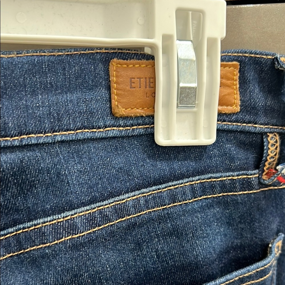 Blue Jeans for Women - Picture 5 of 6